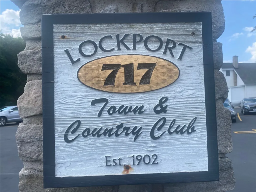 NEARBY LOCKPORT TOWN AND COUNTRY CLUB