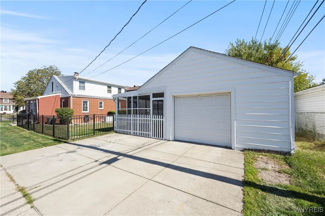 293 Zimmerman Boulevard, Tonawanda, New York 14223, Tonawanda, New York 14223, 4 Bedrooms Bedrooms, 9 Rooms Rooms,2 BathroomsBathrooms,Residential,Closed,293 Zimmerman Boulevard, Tonawanda, New York 14223,0,B1642862