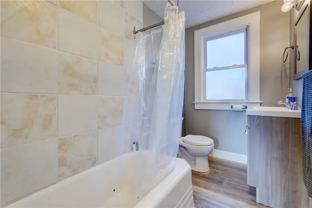 71 Gregory Street, Rochester, New York 14620, Rochester, New York 14620, 6 Bedrooms Bedrooms, ,4 BathroomsBathrooms,Residential,Closed,71 Gregory Street, Rochester, New York 14620,0,R1640845