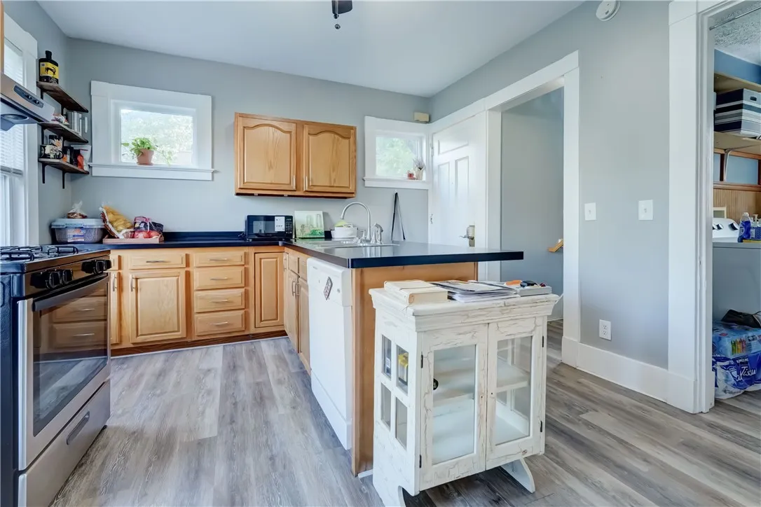 71 Gregory Street, Rochester, New York 14620, Rochester, New York 14620, 6 Bedrooms Bedrooms, ,4 BathroomsBathrooms,Residential,Closed,71 Gregory Street, Rochester, New York 14620,0,R1640845
