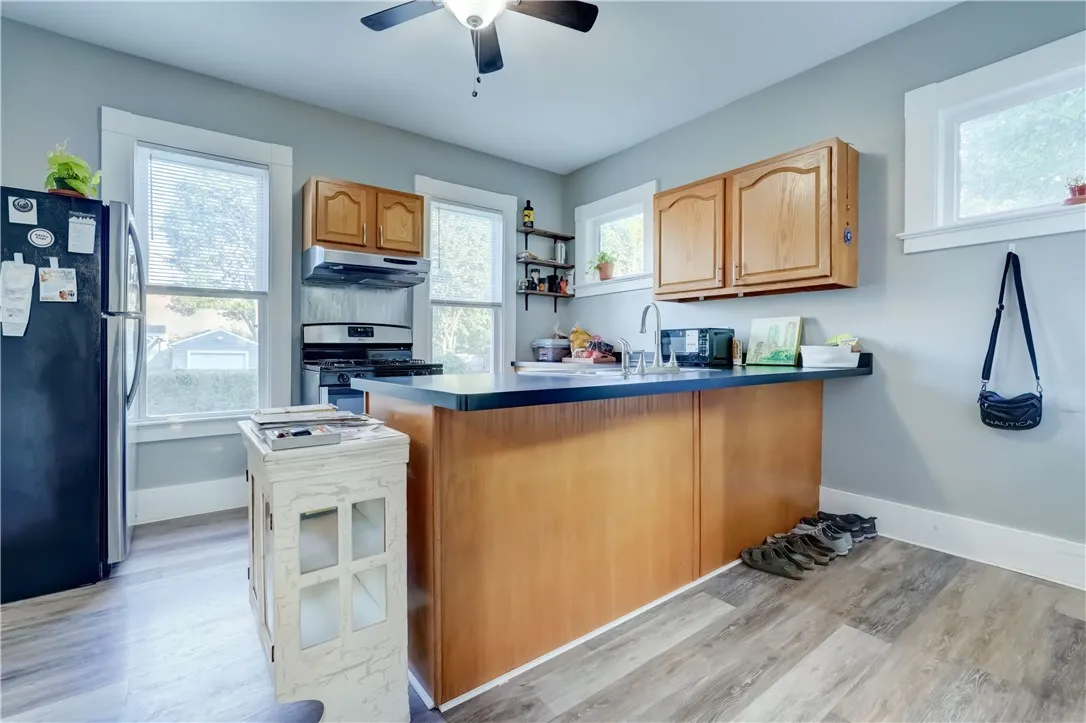 71 Gregory Street, Rochester, New York 14620, Rochester, New York 14620, 6 Bedrooms Bedrooms, ,4 BathroomsBathrooms,Residential,Closed,71 Gregory Street, Rochester, New York 14620,0,R1640845