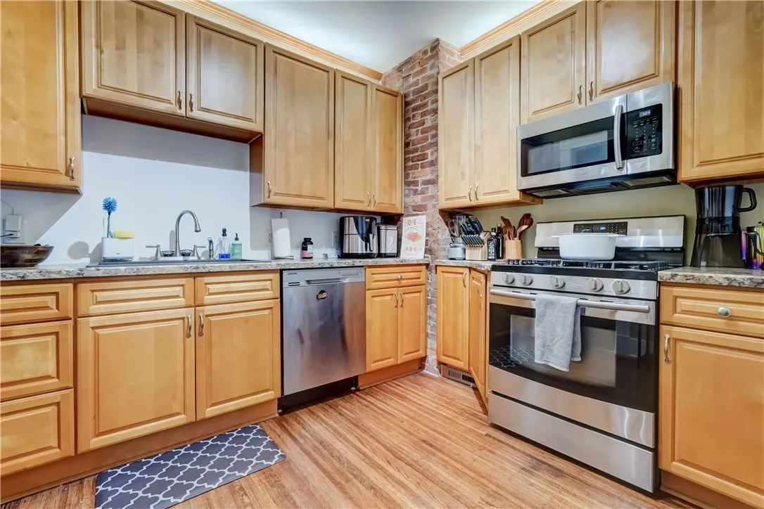 71 Gregory Street, Rochester, New York 14620, Rochester, New York 14620, 6 Bedrooms Bedrooms, ,4 BathroomsBathrooms,Residential,Closed,71 Gregory Street, Rochester, New York 14620,0,R1640845