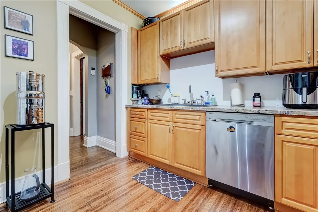 71 Gregory Street, Rochester, New York 14620, Rochester, New York 14620, 6 Bedrooms Bedrooms, ,4 BathroomsBathrooms,Residential,Closed,71 Gregory Street, Rochester, New York 14620,0,R1640845