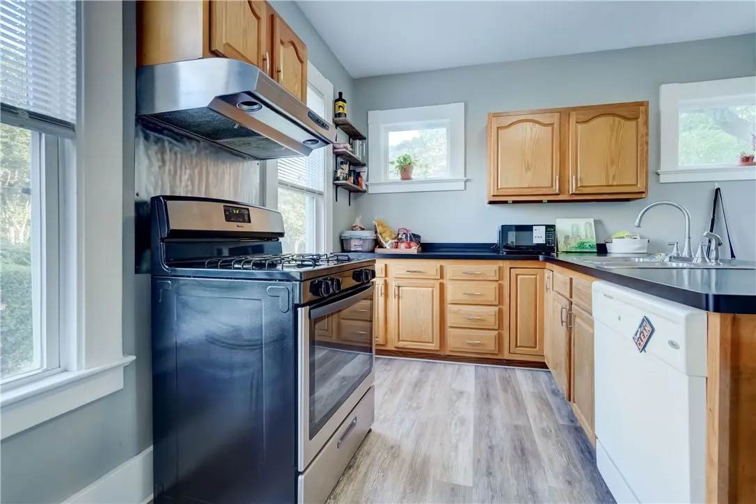 71 Gregory Street, Rochester, New York 14620, Rochester, New York 14620, 6 Bedrooms Bedrooms, ,4 BathroomsBathrooms,Residential,Closed,71 Gregory Street, Rochester, New York 14620,0,R1640845