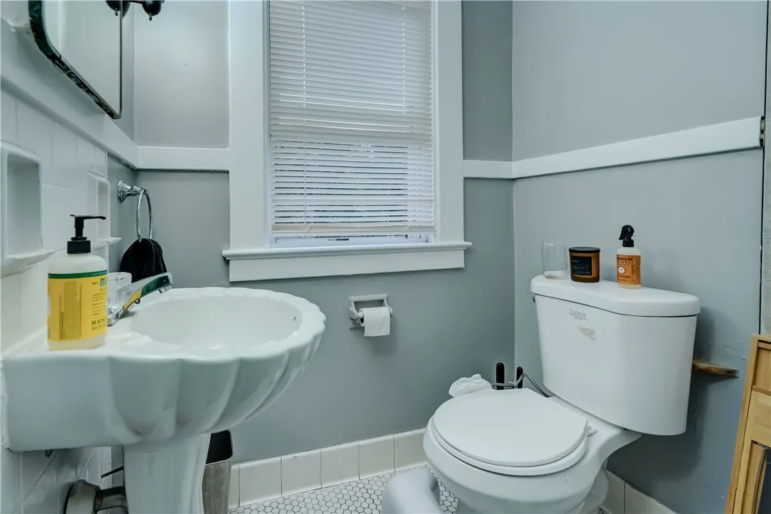 71 Gregory Street, Rochester, New York 14620, Rochester, New York 14620, 6 Bedrooms Bedrooms, ,4 BathroomsBathrooms,Residential,Closed,71 Gregory Street, Rochester, New York 14620,0,R1640845