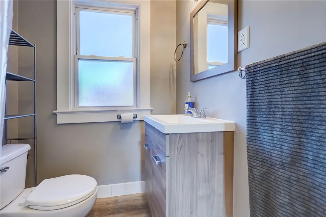 71 Gregory Street, Rochester, New York 14620, Rochester, New York 14620, 6 Bedrooms Bedrooms, ,4 BathroomsBathrooms,Residential,Closed,71 Gregory Street, Rochester, New York 14620,0,R1640845