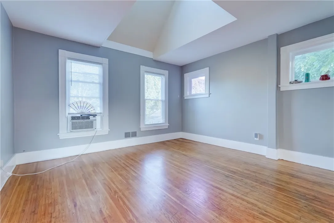 71 Gregory Street, Rochester, New York 14620, Rochester, New York 14620, 6 Bedrooms Bedrooms, ,4 BathroomsBathrooms,Residential,Closed,71 Gregory Street, Rochester, New York 14620,0,R1640845
