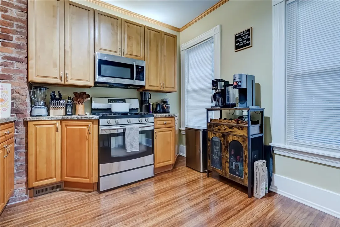 71 Gregory Street, Rochester, New York 14620, Rochester, New York 14620, 6 Bedrooms Bedrooms, ,4 BathroomsBathrooms,Residential,Closed,71 Gregory Street, Rochester, New York 14620,0,R1640845