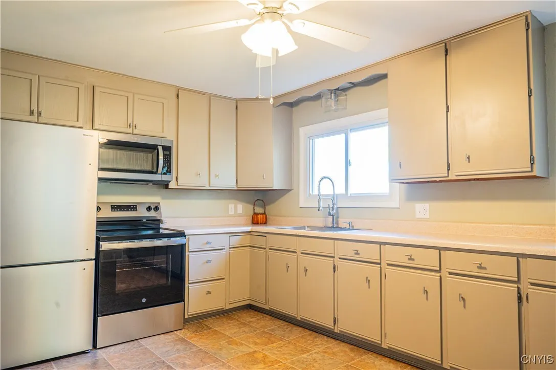 340 South Willow Street, Oneida, New York 13421, Oneida, New York 13421, 2 Bedrooms Bedrooms, 8 Rooms Rooms,1 BathroomBathrooms,Residential,For Sale,340 South Willow Street, Oneida, New York 13421,0,S1643682