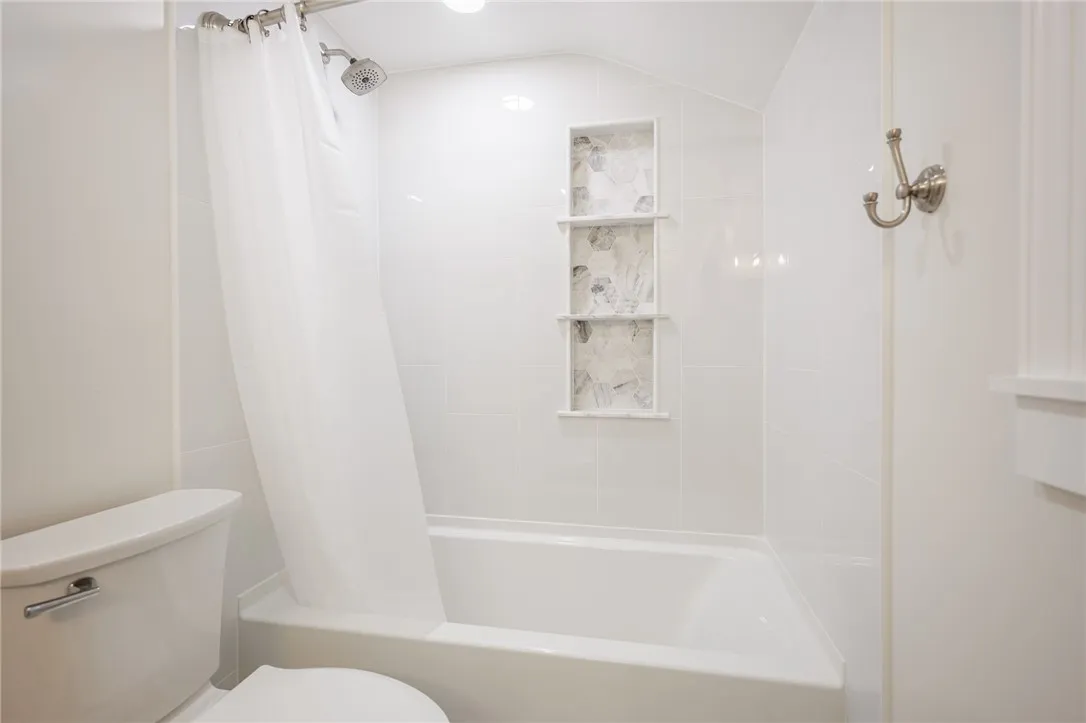 90 Hefner Dr, Webster, New York 14580, Webster, New York 14580, 3 Bedrooms Bedrooms, 8 Rooms Rooms,1 BathroomBathrooms,Residential,For Sale,90 Hefner Dr, Webster, New York 14580,0,R1643606