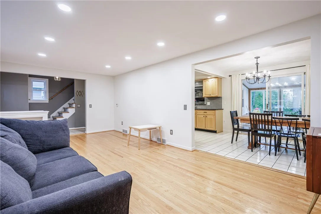 90 Hefner Dr, Webster, New York 14580, Webster, New York 14580, 3 Bedrooms Bedrooms, 8 Rooms Rooms,1 BathroomBathrooms,Residential,For Sale,90 Hefner Dr, Webster, New York 14580,0,R1643606