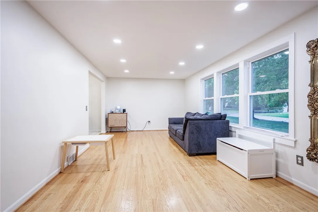 90 Hefner Dr, Webster, New York 14580, Webster, New York 14580, 3 Bedrooms Bedrooms, 8 Rooms Rooms,1 BathroomBathrooms,Residential,For Sale,90 Hefner Dr, Webster, New York 14580,0,R1643606