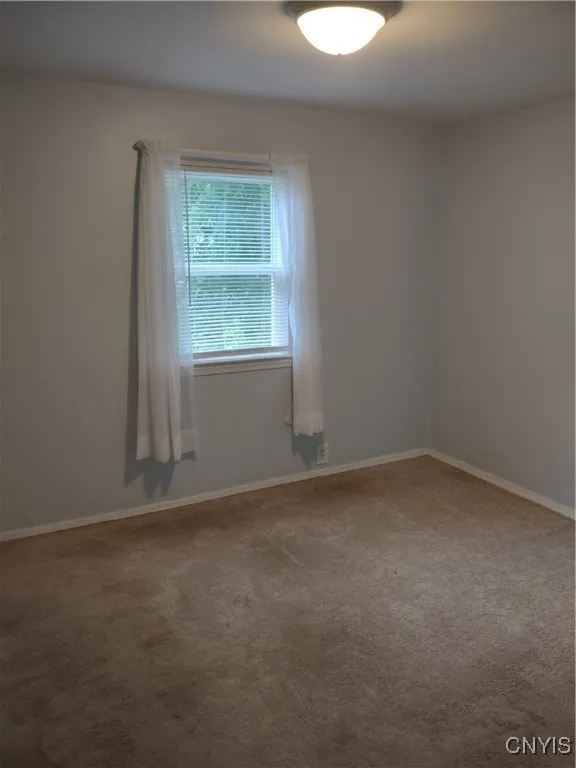 12 Ferro Avenue, New Hartford, New York 13413, New Hartford, New York 13413, 2 Bedrooms Bedrooms, 5 Rooms Rooms,1 BathroomBathrooms,Residential Lease,For Rent,12 Ferro Avenue, New Hartford, New York 13413,0,S1643710