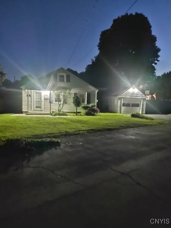 12 Ferro Avenue, New Hartford, New York 13413, New Hartford, New York 13413, 2 Bedrooms Bedrooms, 5 Rooms Rooms,1 BathroomBathrooms,Residential Lease,For Rent,12 Ferro Avenue, New Hartford, New York 13413,0,S1643710