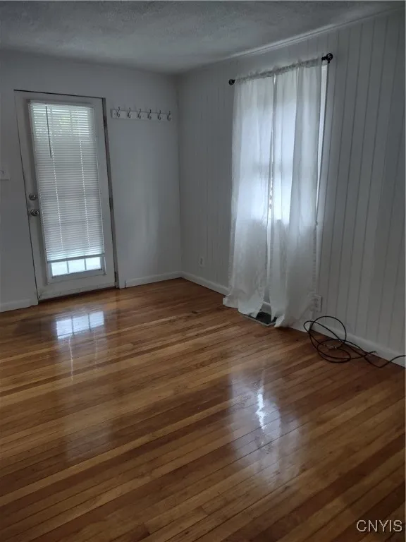 12 Ferro Avenue, New Hartford, New York 13413, New Hartford, New York 13413, 2 Bedrooms Bedrooms, 5 Rooms Rooms,1 BathroomBathrooms,Residential Lease,For Rent,12 Ferro Avenue, New Hartford, New York 13413,0,S1643710