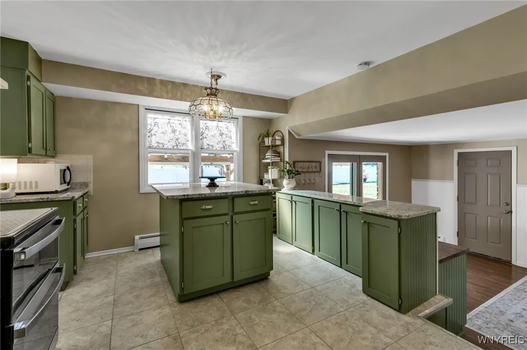 72 Regency Drive, Grand Island, New York 14072, Grand Island, New York 14072, 3 Bedrooms Bedrooms, 7 Rooms Rooms,1 BathroomBathrooms,Residential,For Sale,72 Regency Drive, Grand Island, New York 14072,0,B1643524