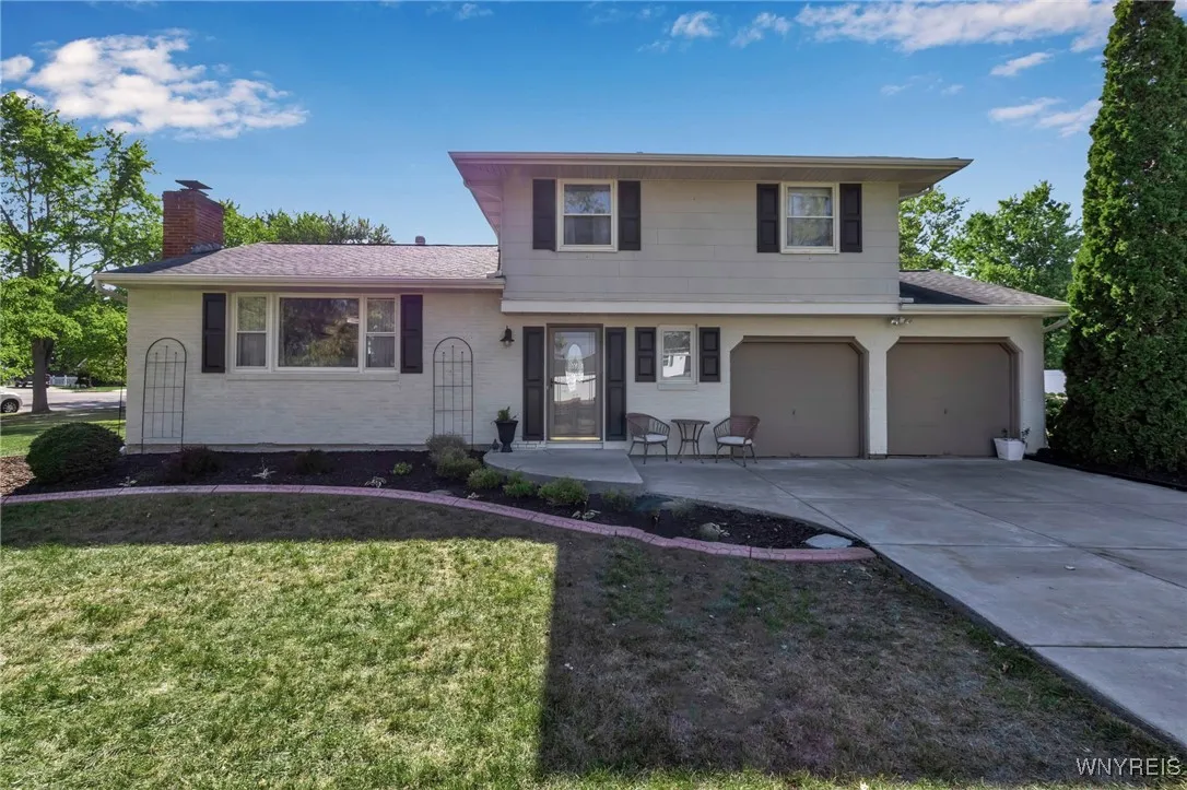 72 Regency Drive, Grand Island, New York 14072, Grand Island, New York 14072, 3 Bedrooms Bedrooms, 7 Rooms Rooms,1 BathroomBathrooms,Residential,For Sale,72 Regency Drive, Grand Island, New York 14072,0,B1643524