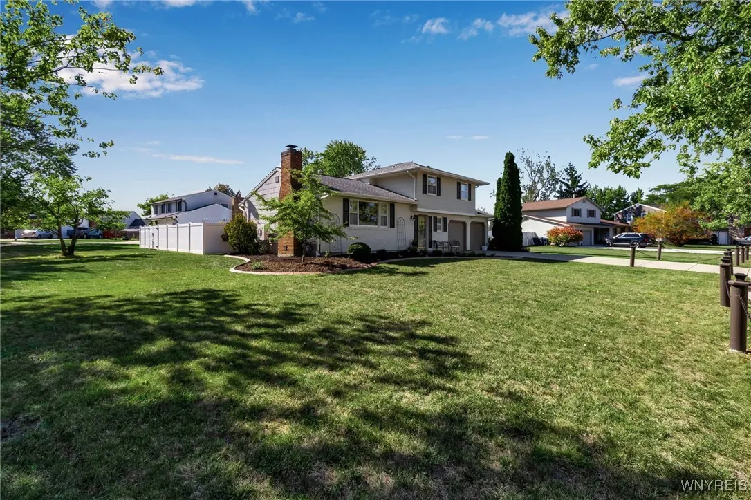 72 Regency Drive, Grand Island, New York 14072, Grand Island, New York 14072, 3 Bedrooms Bedrooms, 7 Rooms Rooms,1 BathroomBathrooms,Residential,For Sale,72 Regency Drive, Grand Island, New York 14072,0,B1643524