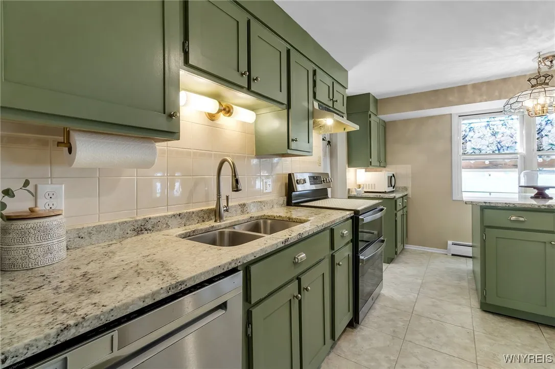 72 Regency Drive, Grand Island, New York 14072, Grand Island, New York 14072, 3 Bedrooms Bedrooms, 7 Rooms Rooms,1 BathroomBathrooms,Residential,For Sale,72 Regency Drive, Grand Island, New York 14072,0,B1643524