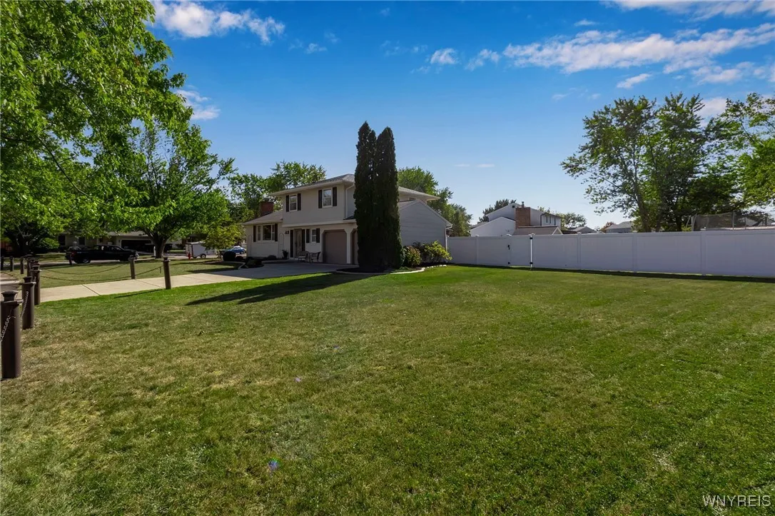 72 Regency Drive, Grand Island, New York 14072, Grand Island, New York 14072, 3 Bedrooms Bedrooms, 7 Rooms Rooms,1 BathroomBathrooms,Residential,For Sale,72 Regency Drive, Grand Island, New York 14072,0,B1643524