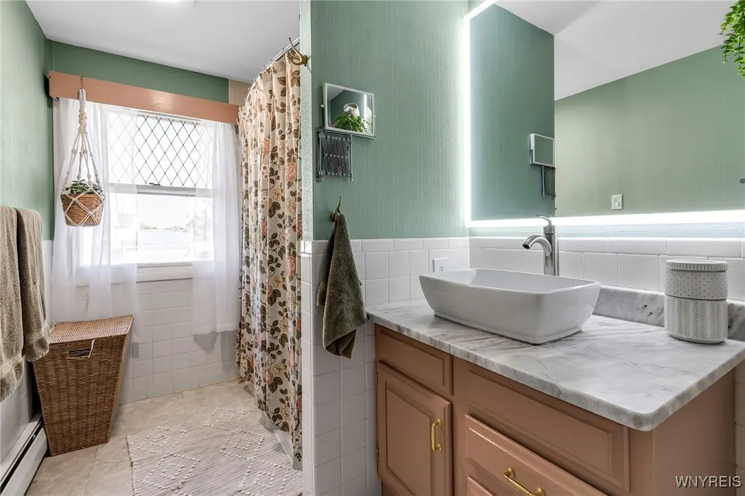72 Regency Drive, Grand Island, New York 14072, Grand Island, New York 14072, 3 Bedrooms Bedrooms, 7 Rooms Rooms,1 BathroomBathrooms,Residential,For Sale,72 Regency Drive, Grand Island, New York 14072,0,B1643524