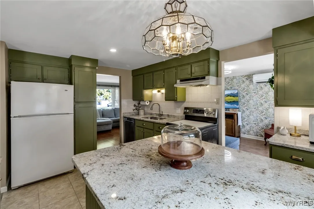 72 Regency Drive, Grand Island, New York 14072, Grand Island, New York 14072, 3 Bedrooms Bedrooms, 7 Rooms Rooms,1 BathroomBathrooms,Residential,For Sale,72 Regency Drive, Grand Island, New York 14072,0,B1643524