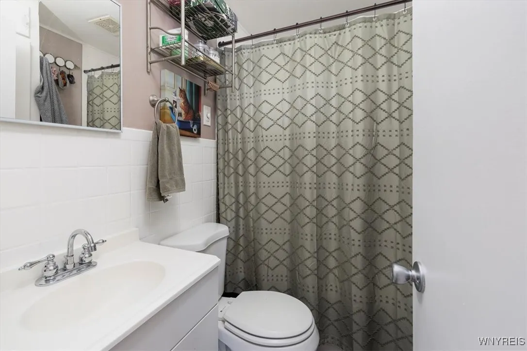 194 Chapel Avenue, Cheektowaga, New York 14225, Cheektowaga, New York 14225, 3 Bedrooms Bedrooms, 6 Rooms Rooms,1 BathroomBathrooms,Residential,For Sale,194 Chapel Avenue, Cheektowaga, New York 14225,0,B1643146