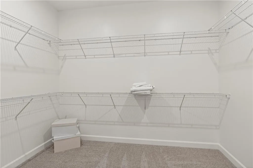 Walk-In-Closet