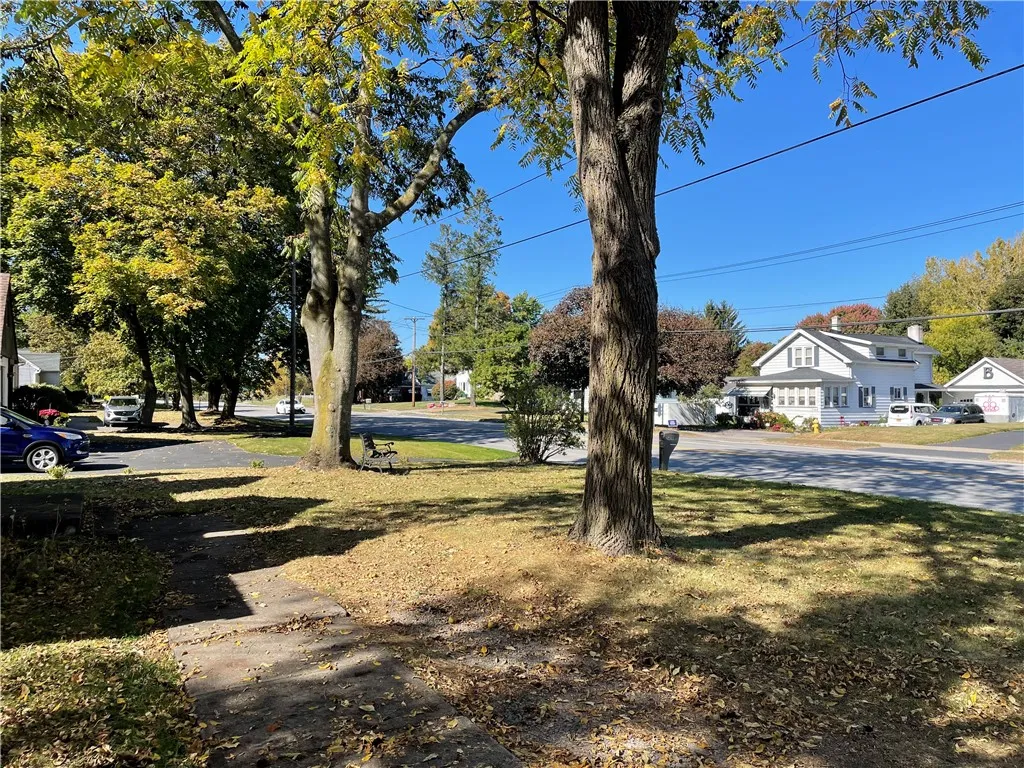2463 Browncroft Boulevard, Penfield, New York 1462, Penfield, New York 14625, 2 Bedrooms Bedrooms, 4 Rooms Rooms,1 BathroomBathrooms,Residential,For Sale,2463 Browncroft Boulevard, Penfield, New York 1462,0,R1642768