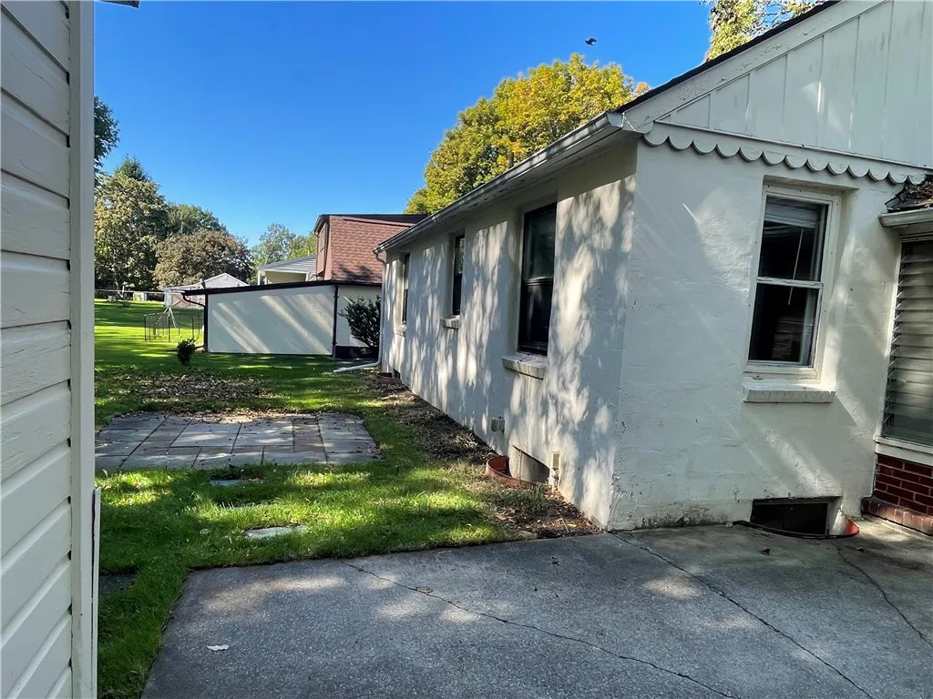 2463 Browncroft Boulevard, Penfield, New York 1462, Penfield, New York 14625, 2 Bedrooms Bedrooms, 4 Rooms Rooms,1 BathroomBathrooms,Residential,For Sale,2463 Browncroft Boulevard, Penfield, New York 1462,0,R1642768