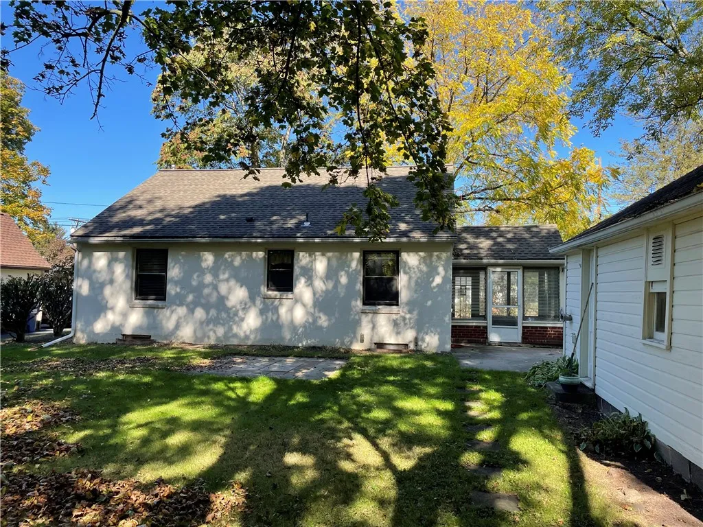 2463 Browncroft Boulevard, Penfield, New York 1462, Penfield, New York 14625, 2 Bedrooms Bedrooms, 4 Rooms Rooms,1 BathroomBathrooms,Residential,For Sale,2463 Browncroft Boulevard, Penfield, New York 1462,0,R1642768