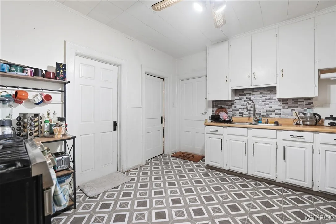 226 Kirby Avenue, Lackawanna, New York 14218, Lackawanna, New York 14218, 9 Bedrooms Bedrooms, ,3 BathroomsBathrooms,Residential,For Sale,226 Kirby Avenue, Lackawanna, New York 14218,0,B1642127