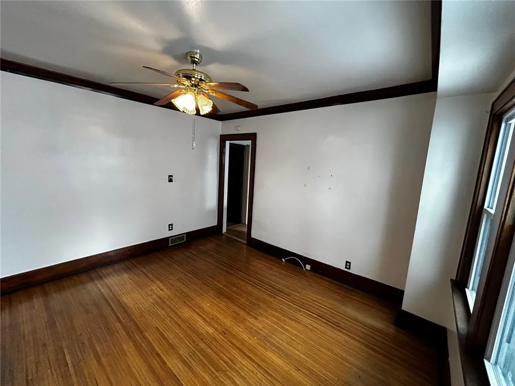 850 Glide Street, Rochester, New York 14606, Rochester, New York 14606, 2 Bedrooms Bedrooms, 5 Rooms Rooms,1 BathroomBathrooms,Residential Lease,For Rent,850 Glide Street, Rochester, New York 14606,0,R1643060