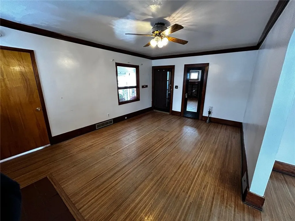 850 Glide Street, Rochester, New York 14606, Rochester, New York 14606, 2 Bedrooms Bedrooms, 5 Rooms Rooms,1 BathroomBathrooms,Residential Lease,For Rent,850 Glide Street, Rochester, New York 14606,0,R1643060