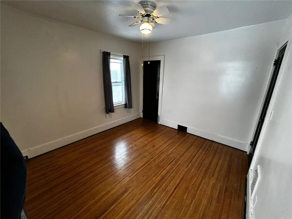 850 Glide Street, Rochester, New York 14606, Rochester, New York 14606, 2 Bedrooms Bedrooms, 5 Rooms Rooms,1 BathroomBathrooms,Residential Lease,For Rent,850 Glide Street, Rochester, New York 14606,0,R1643060