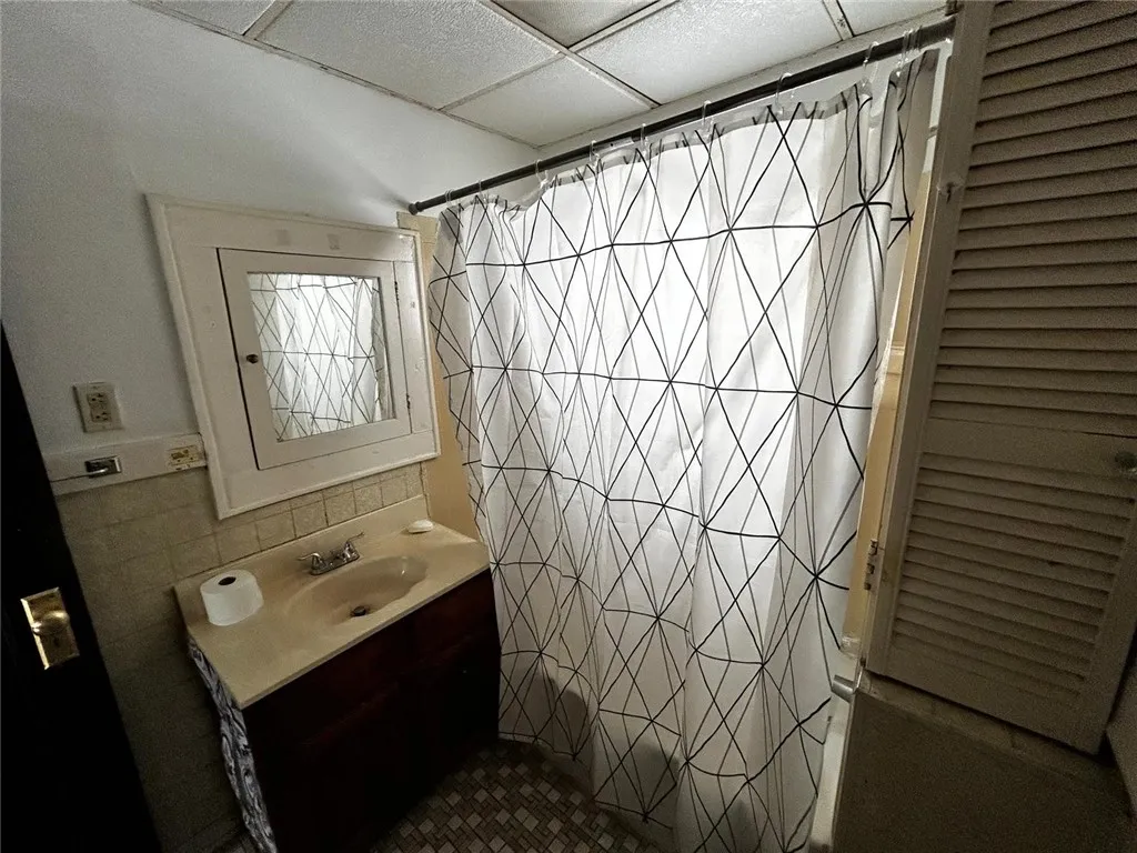 850 Glide Street, Rochester, New York 14606, Rochester, New York 14606, 2 Bedrooms Bedrooms, 5 Rooms Rooms,1 BathroomBathrooms,Residential Lease,For Rent,850 Glide Street, Rochester, New York 14606,0,R1643060