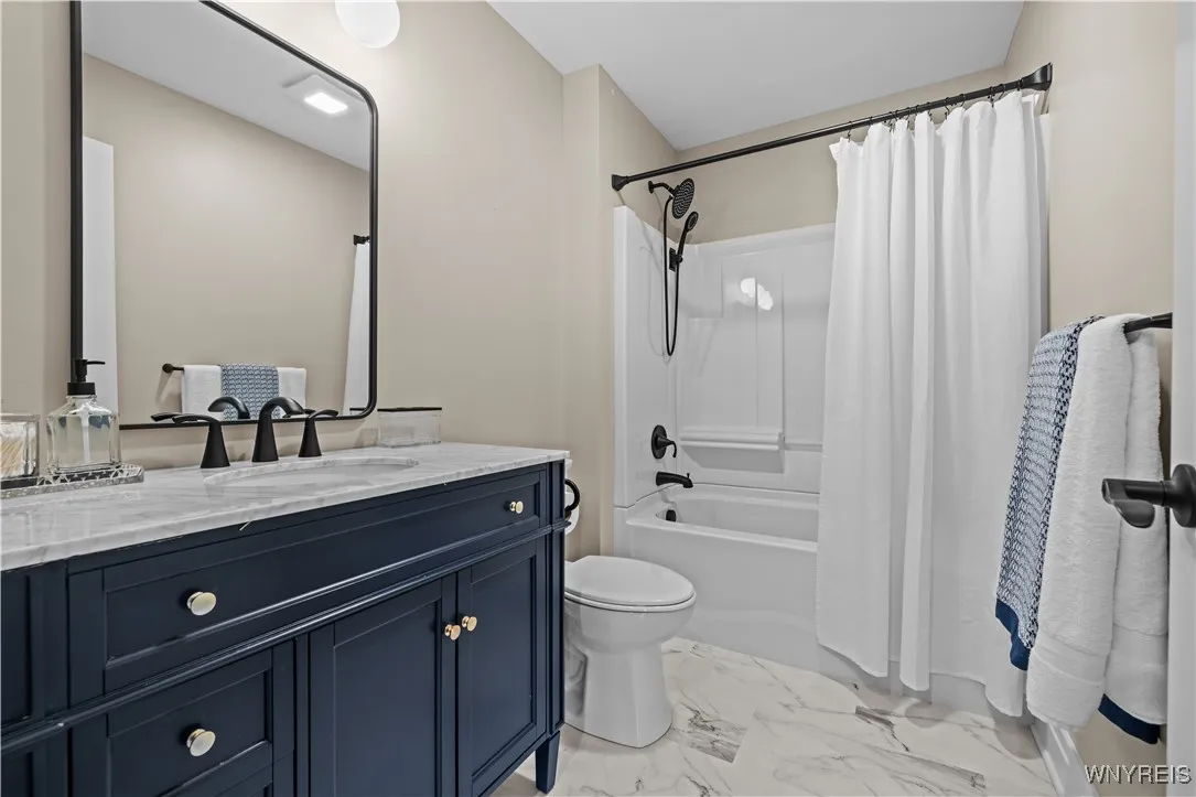 7286 Woodhaven Drive, Lockport Town, New York 1409, Lockport Town, New York 14094, 4 Bedrooms Bedrooms, 10 Rooms Rooms,2 BathroomsBathrooms,Residential,For Sale,7286 Woodhaven Drive, Lockport Town, New York 1409,0,B1643541