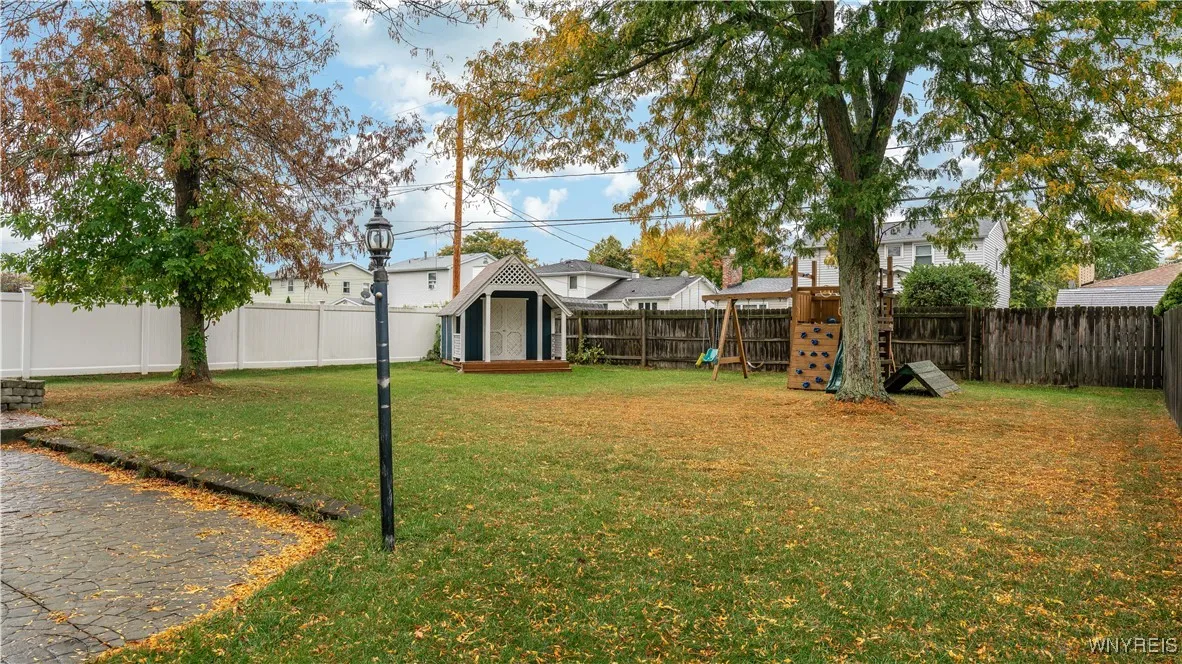 320 Shetland Drive, Amherst, New York 14221, Amherst, New York 14221, 3 Bedrooms Bedrooms, 7 Rooms Rooms,1 BathroomBathrooms,Residential,For Sale,320 Shetland Drive, Amherst, New York 14221,0,B1643142