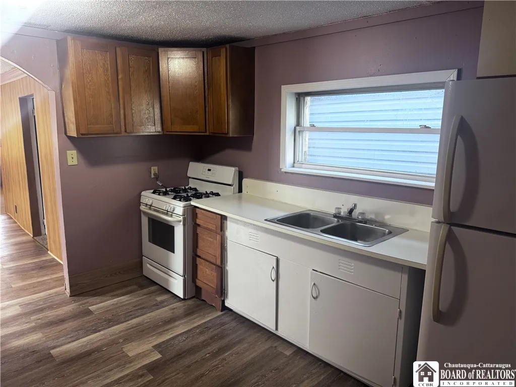 50 West 2nd Street, Dunkirk, New York 14048, Dunkirk, New York 14048, 4 Bedrooms Bedrooms, 9 Rooms Rooms,1 BathroomBathrooms,Residential,For Sale,50 West 2nd Street, Dunkirk, New York 14048,0,R1643746