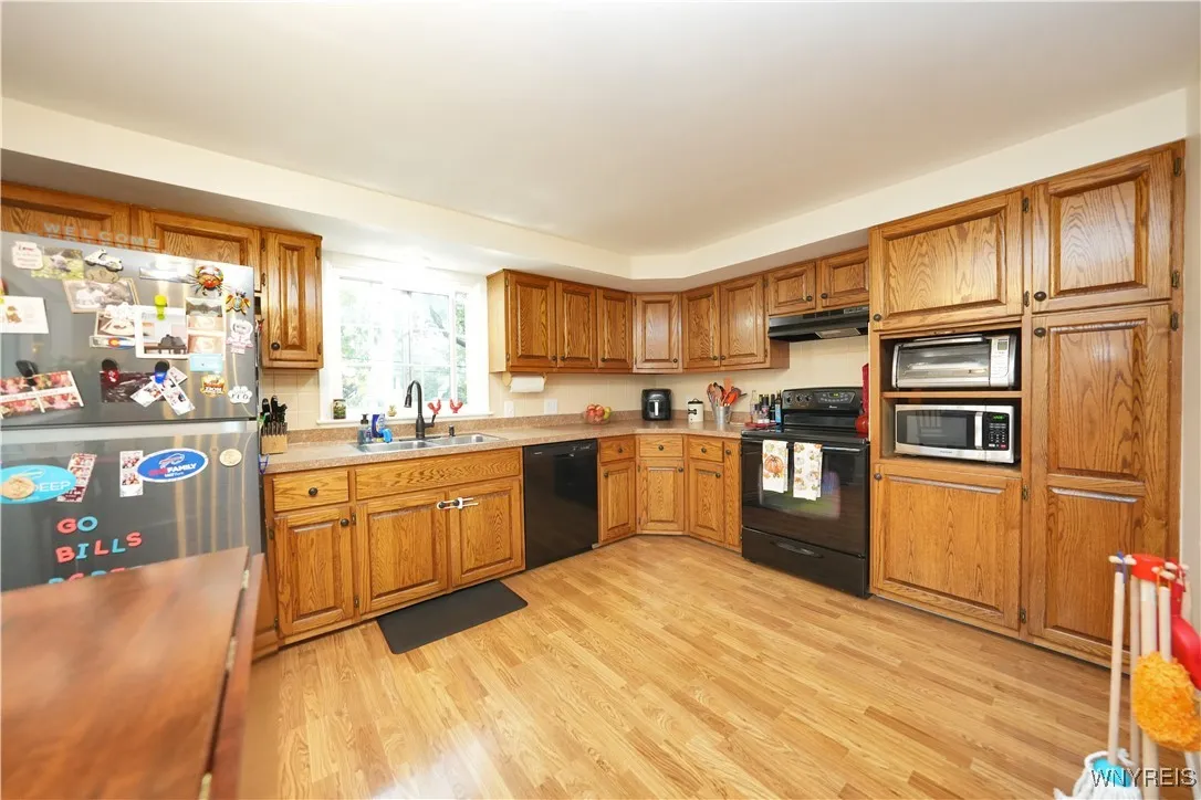 1789 Eggert Road, Amherst, New York 14226, Amherst, New York 14226, 3 Bedrooms Bedrooms, 6 Rooms Rooms,1 BathroomBathrooms,Residential,For Sale,1789 Eggert Road, Amherst, New York 14226,0,B1641109