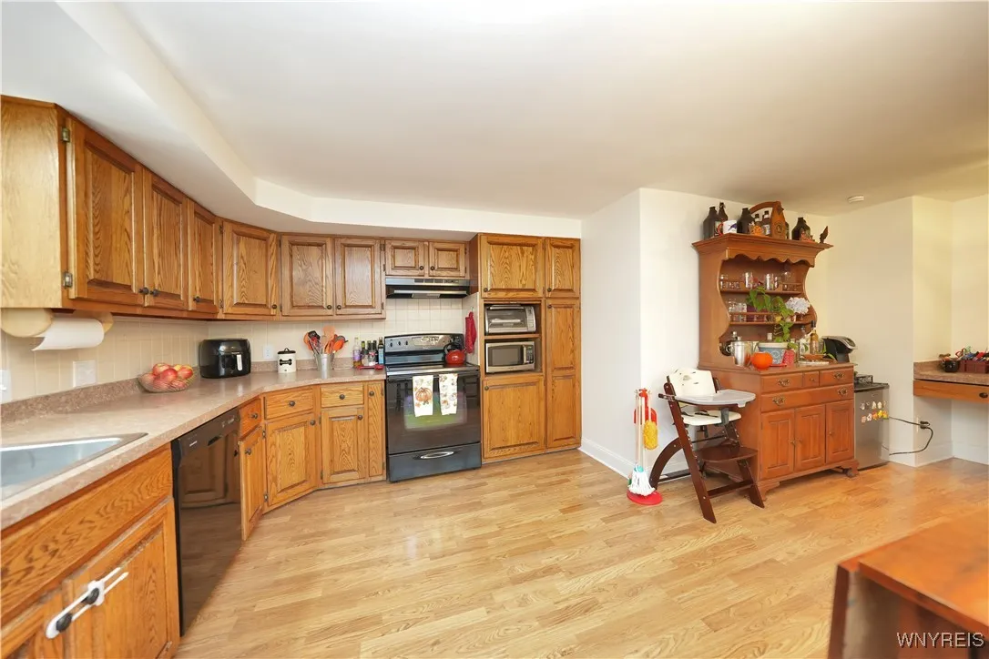 1789 Eggert Road, Amherst, New York 14226, Amherst, New York 14226, 3 Bedrooms Bedrooms, 6 Rooms Rooms,1 BathroomBathrooms,Residential,For Sale,1789 Eggert Road, Amherst, New York 14226,0,B1641109