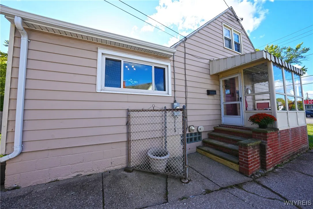 1789 Eggert Road, Amherst, New York 14226, Amherst, New York 14226, 3 Bedrooms Bedrooms, 6 Rooms Rooms,1 BathroomBathrooms,Residential,For Sale,1789 Eggert Road, Amherst, New York 14226,0,B1641109