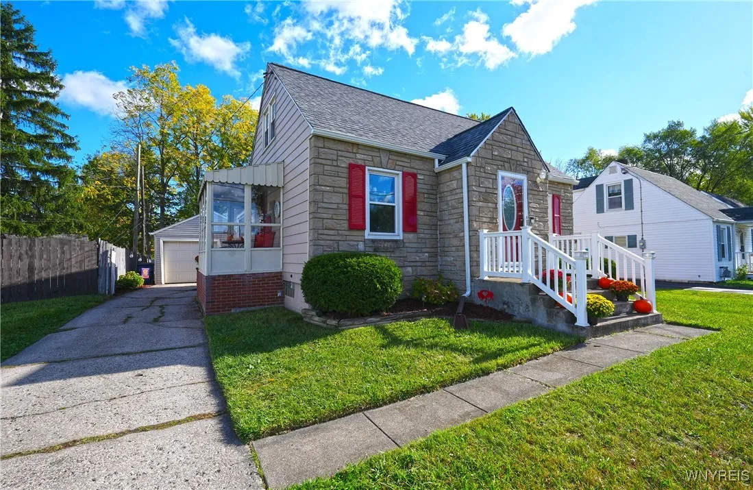 1789 Eggert Road, Amherst, New York 14226, Amherst, New York 14226, 3 Bedrooms Bedrooms, 6 Rooms Rooms,1 BathroomBathrooms,Residential,For Sale,1789 Eggert Road, Amherst, New York 14226,0,B1641109