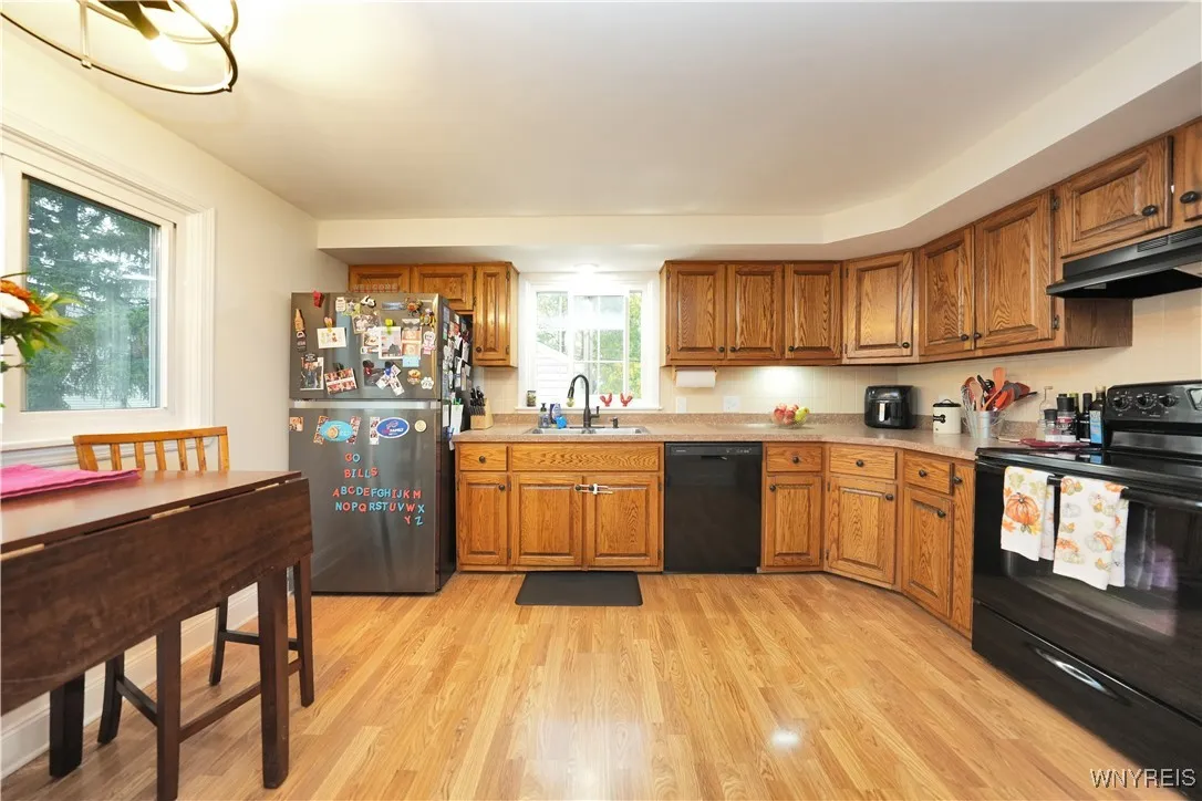 1789 Eggert Road, Amherst, New York 14226, Amherst, New York 14226, 3 Bedrooms Bedrooms, 6 Rooms Rooms,1 BathroomBathrooms,Residential,For Sale,1789 Eggert Road, Amherst, New York 14226,0,B1641109