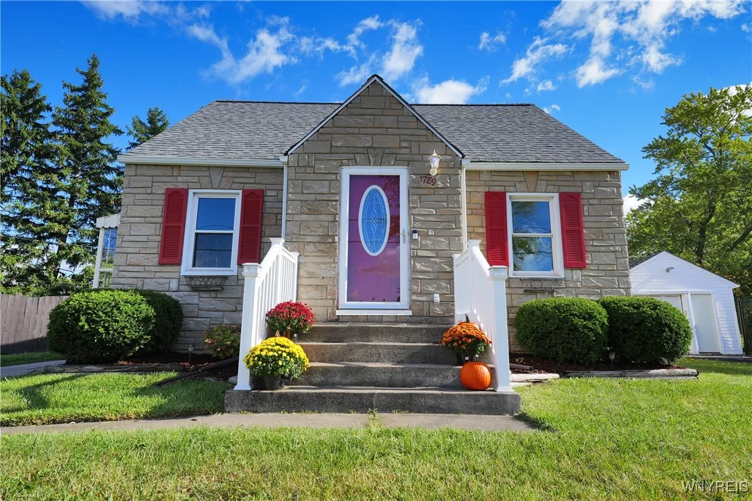 1789 Eggert Road, Amherst, New York 14226, Amherst, New York 14226, 3 Bedrooms Bedrooms, 6 Rooms Rooms,1 BathroomBathrooms,Residential,For Sale,1789 Eggert Road, Amherst, New York 14226,0,B1641109