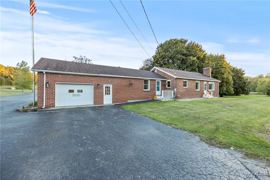 1500 Main Road, Pembroke, New York 14036, Pembroke, New York 14036, 3 Bedrooms Bedrooms, 8 Rooms Rooms,1 BathroomBathrooms,Residential,For Sale,1500 Main Road, Pembroke, New York 14036,0,B1643515