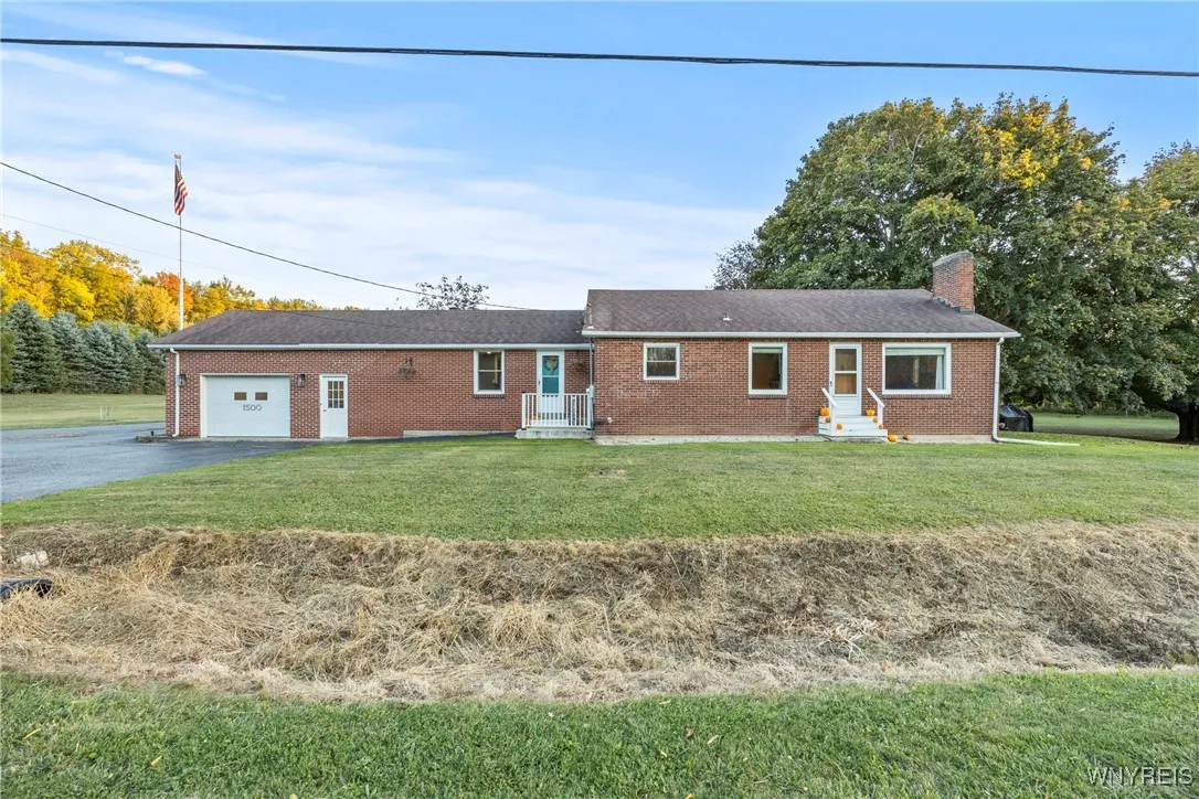 1500 Main Road, Pembroke, New York 14036, Pembroke, New York 14036, 3 Bedrooms Bedrooms, 8 Rooms Rooms,1 BathroomBathrooms,Residential,For Sale,1500 Main Road, Pembroke, New York 14036,0,B1643515