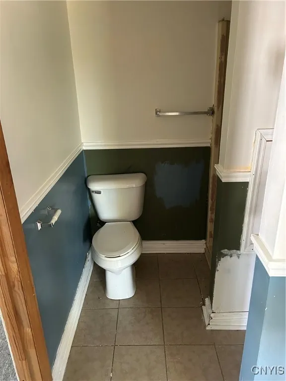 Second apartment bathroom