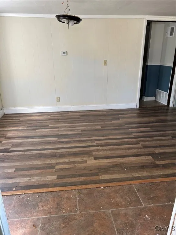 Second apartment livingroom