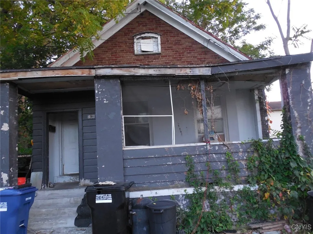 306 Van Buren St., Syracuse, New York 13202, Syracuse, New York 13202, 3 Bedrooms Bedrooms, 7 Rooms Rooms,1 BathroomBathrooms,Residential,For Sale,306 Van Buren St., Syracuse, New York 13202,0,S1643159